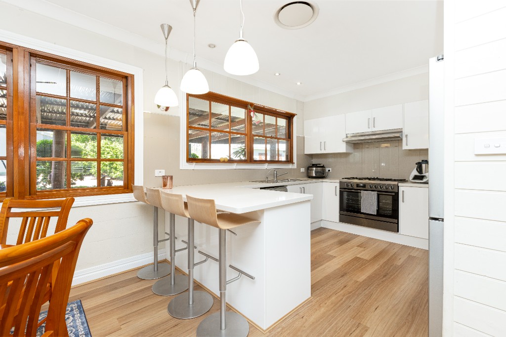 Ellington — kitchen and dining